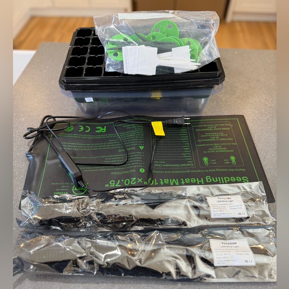 Vivo Adjustable Seedling Heat Mat - Black and Green